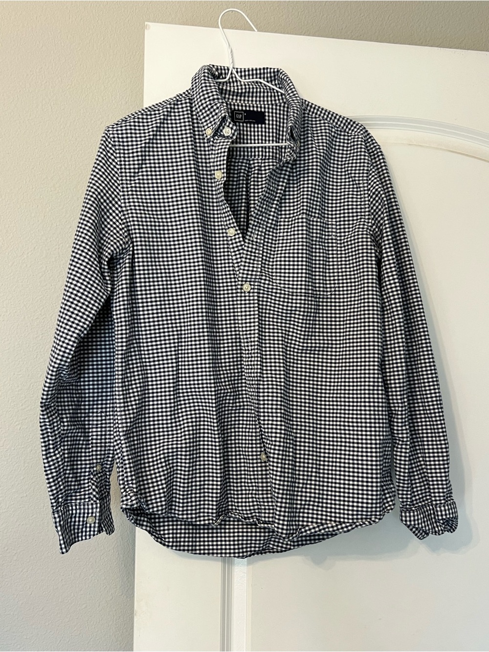GAP Men’s Button-Down Gingham Shirt - Navy & White